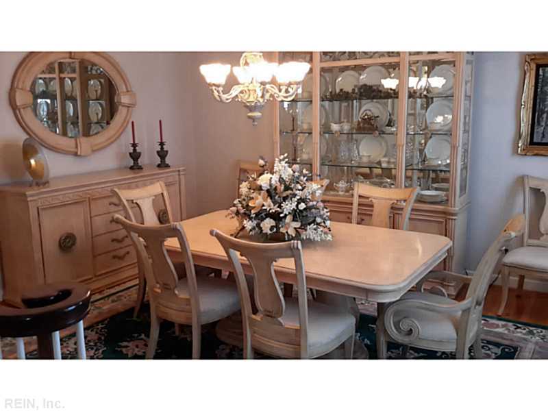 208 Golden Maple Dr