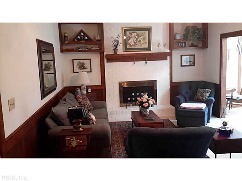 208 Golden Maple Dr