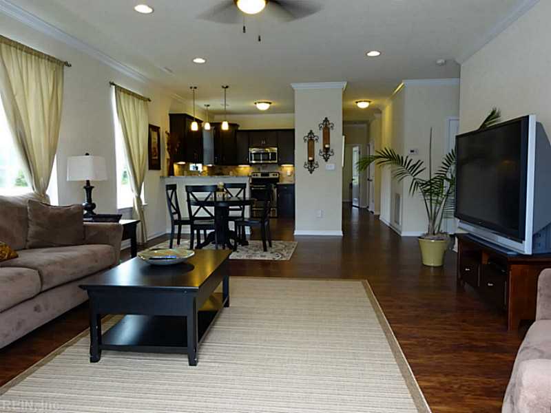 For Sale: 2840 Gavin Rd #APT 8 Chesapeake, VA 23323