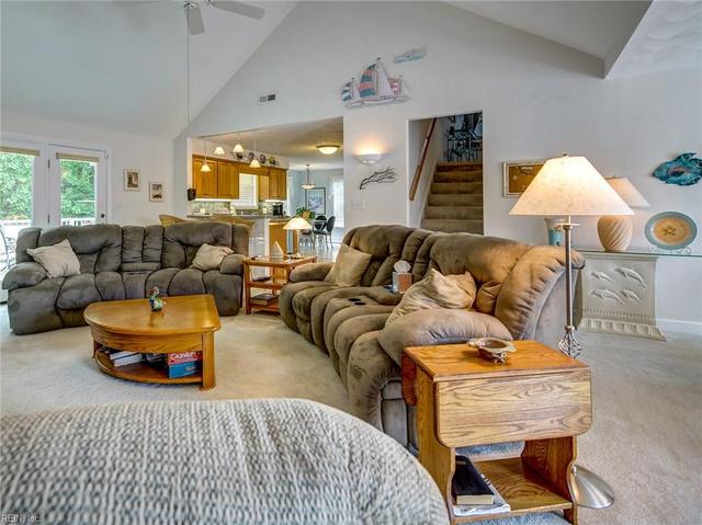 303 Carriage Ct