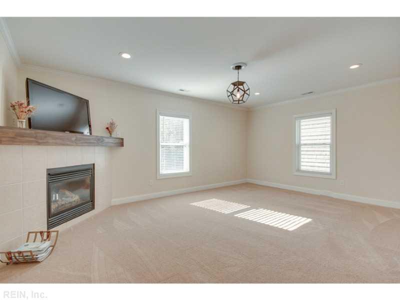 1107 Arlynn Ln