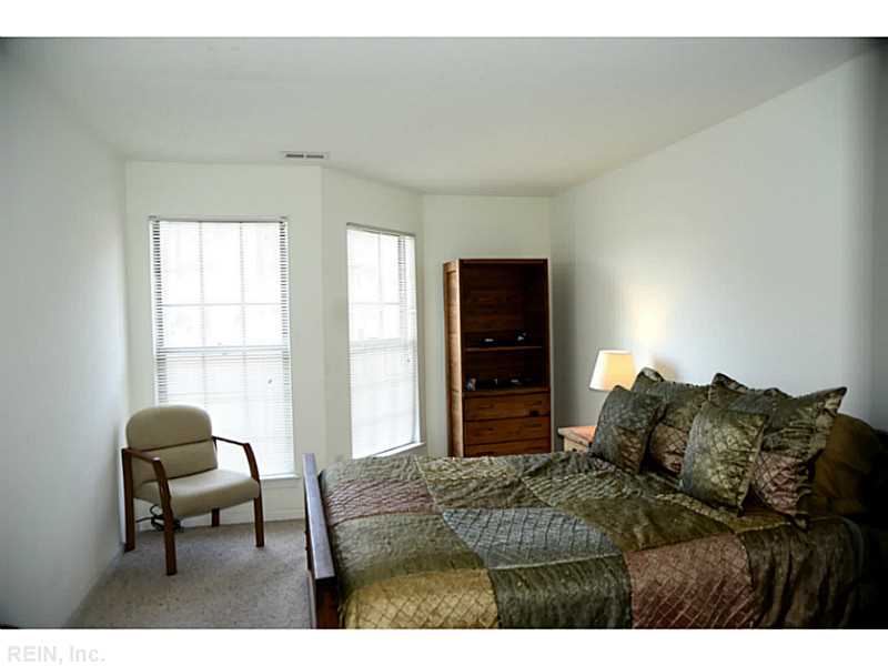 413 Harbour Pt #303