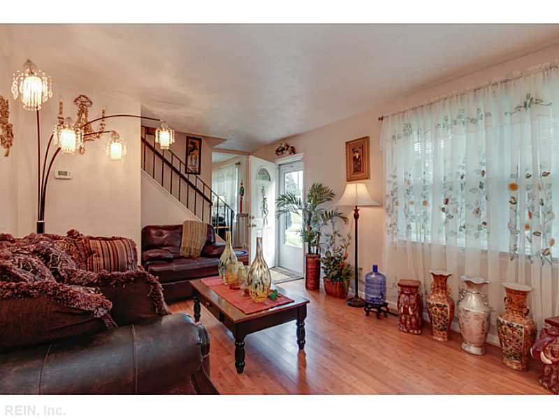 457 Dauphin Ln