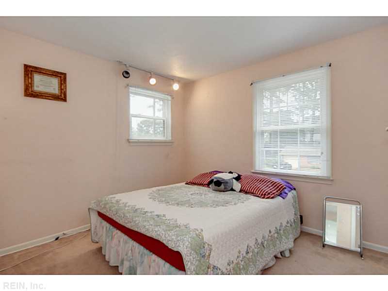 457 Dauphin Ln