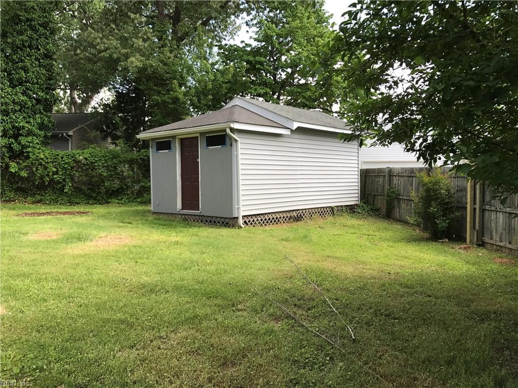 1236 Hillock Xing