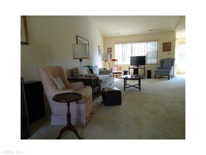 4847 Cypress Point Cir #102