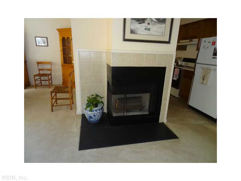 4847 Cypress Point Cir #102