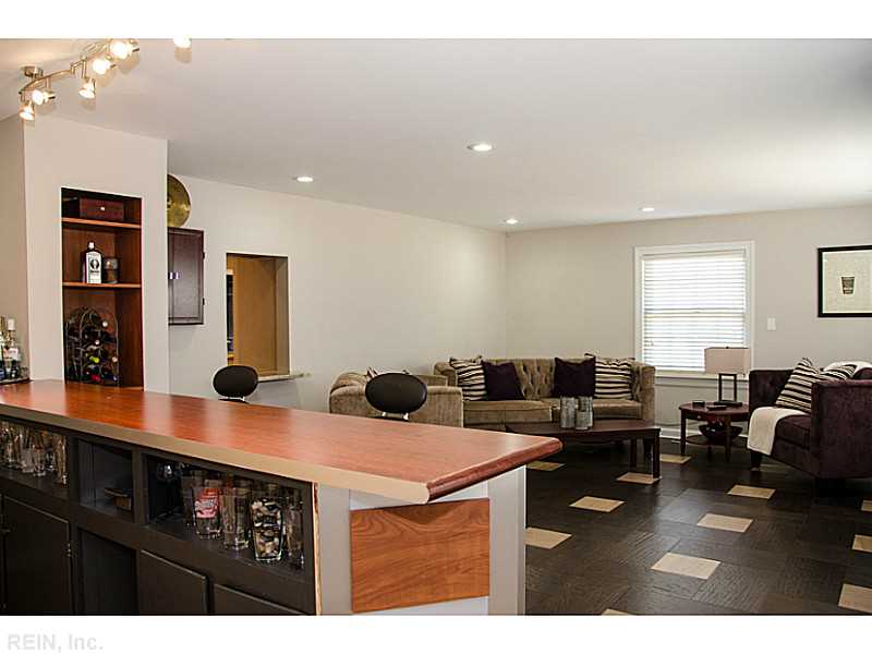 For Sale: 25 Cedar Ln Newport News, VA 23601