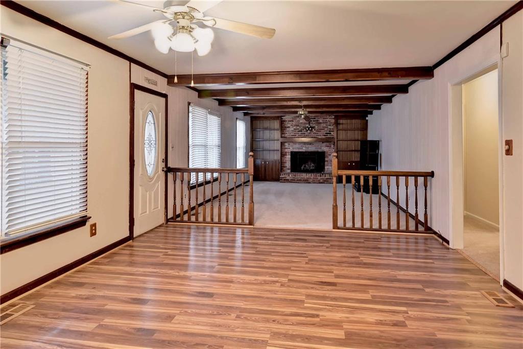 595 Windjammer Cres