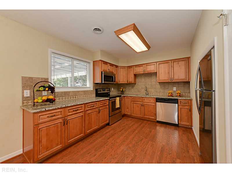 For Sale: 125 Gwynn Cir Newport News, VA 23602