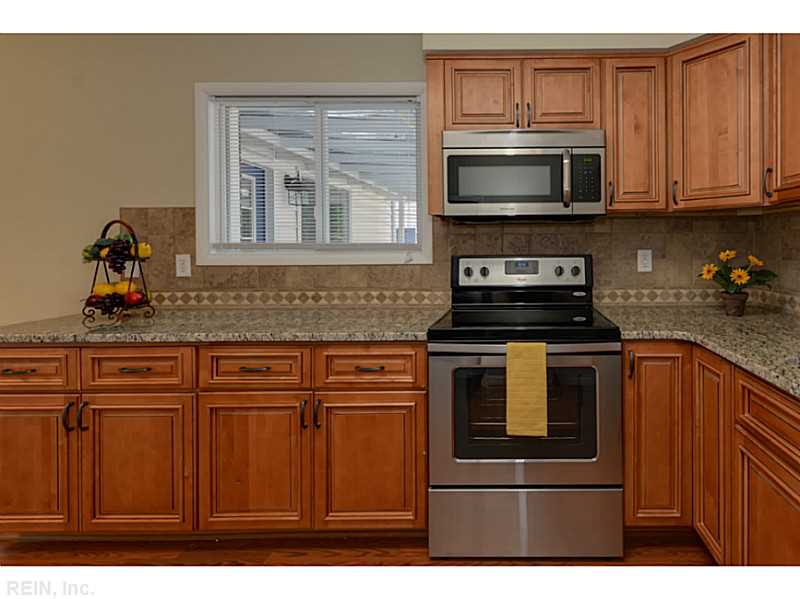 For Sale: 125 Gwynn Cir Newport News, VA 23602
