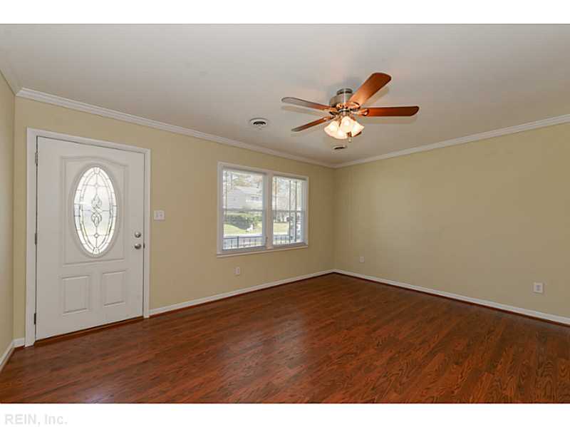 For Sale: 125 Gwynn Cir Newport News, VA 23602