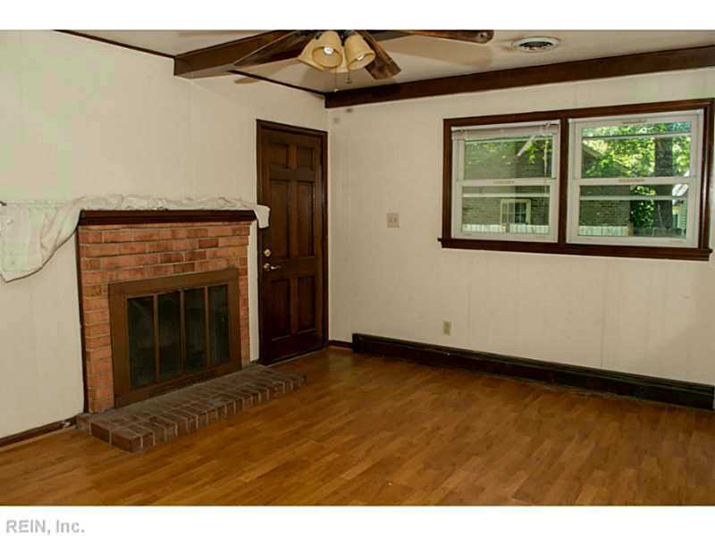 171 Queensbury Ct