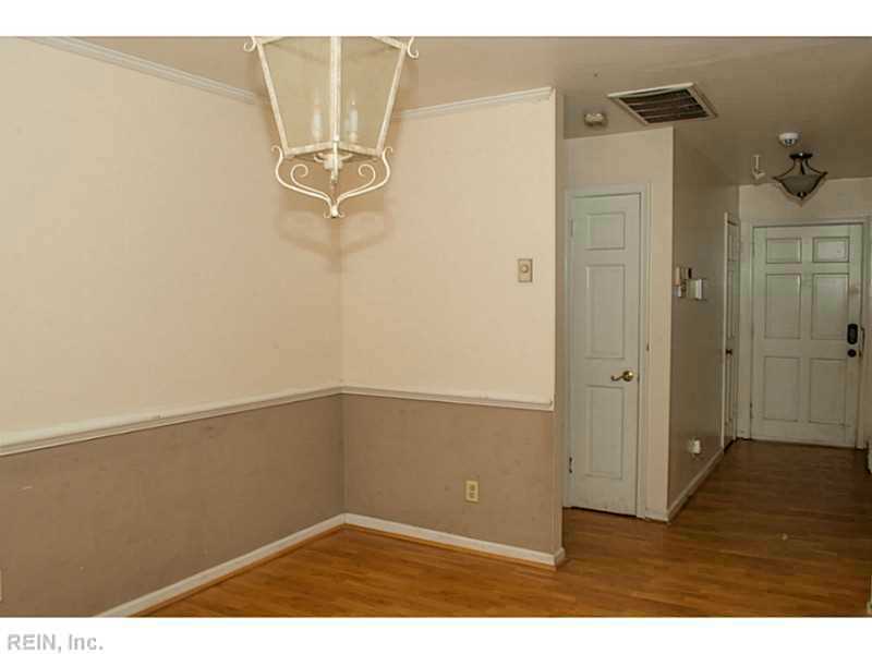 171 Queensbury Ct