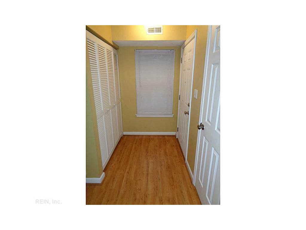 464 Crosland Ct