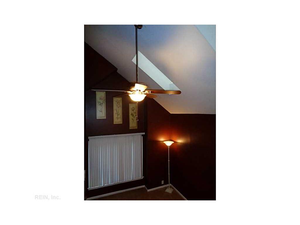 464 Crosland Ct