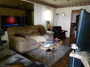 1004 New St