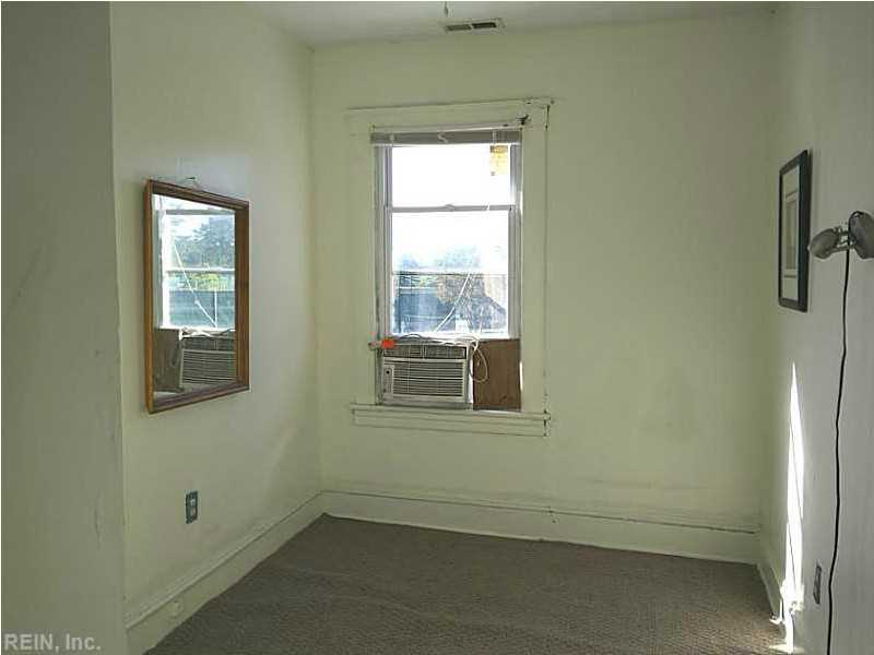 16 Woodland Rd