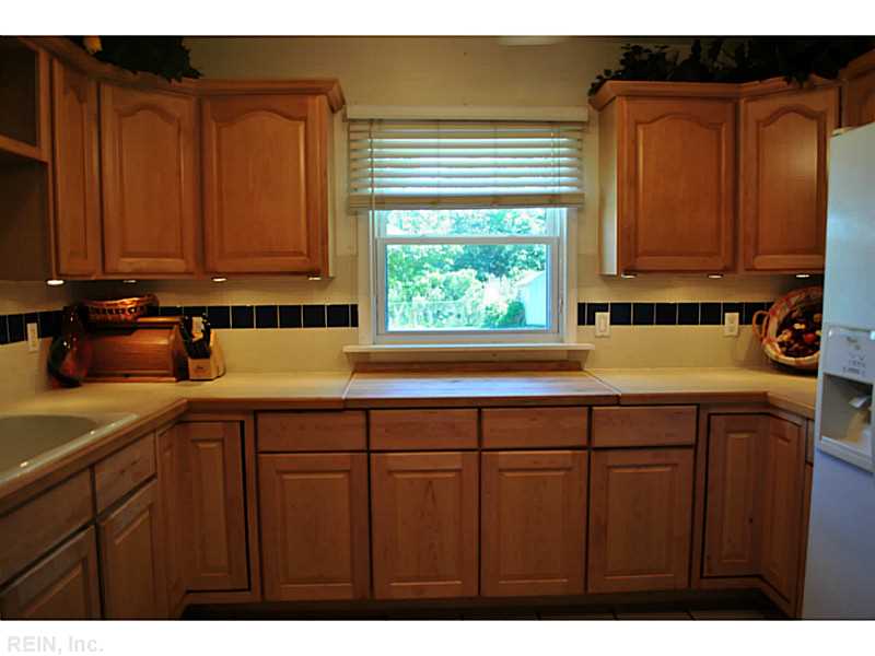 For Sale: 52 Banister Dr Hampton, VA 23666