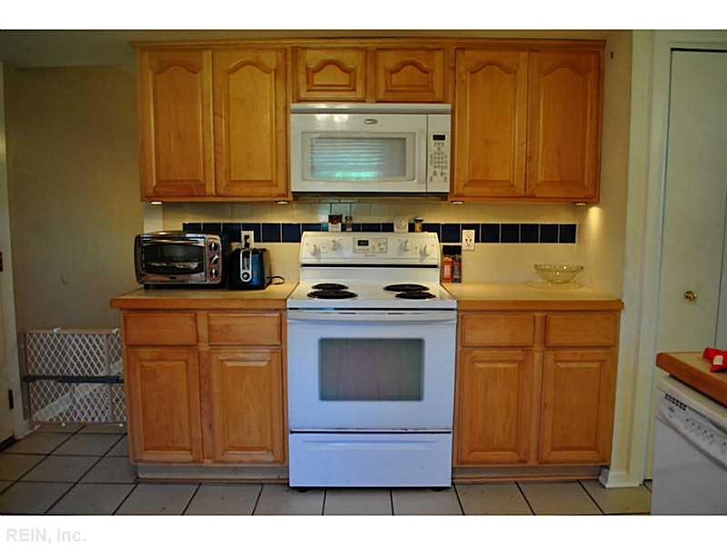 For Sale: 52 Banister Dr Hampton, VA 23666
