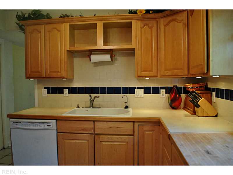 For Sale: 52 Banister Dr Hampton, VA 23666