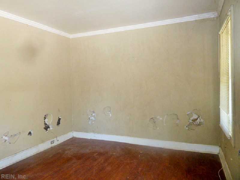 For Sale: 24 Bacon St Hampton, VA 23669