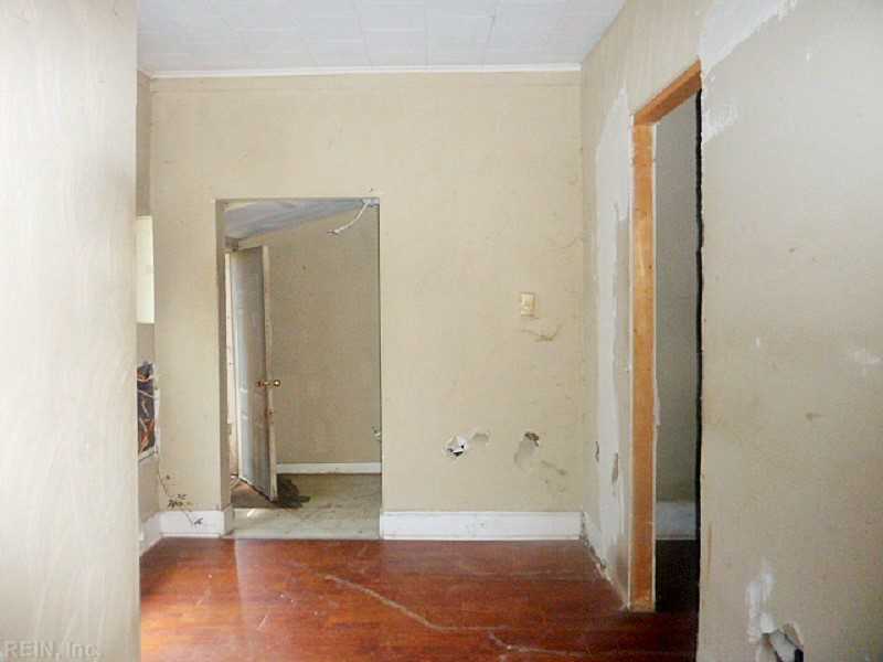 For Sale: 24 Bacon St Hampton, VA 23669