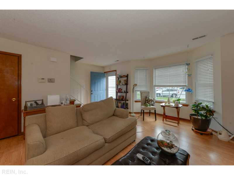 18 N Gawain Way