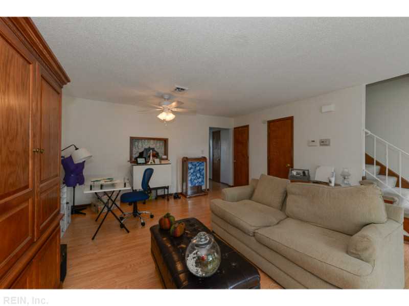 18 N Gawain Way