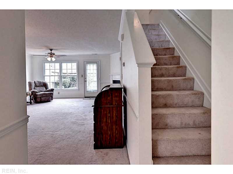 106 Thornrose Dr