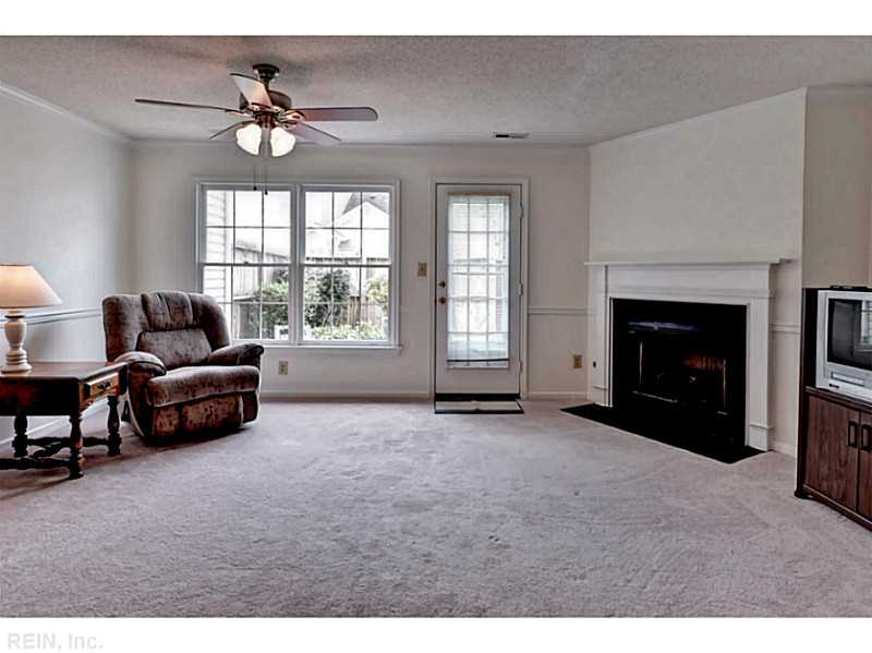 106 Thornrose Dr