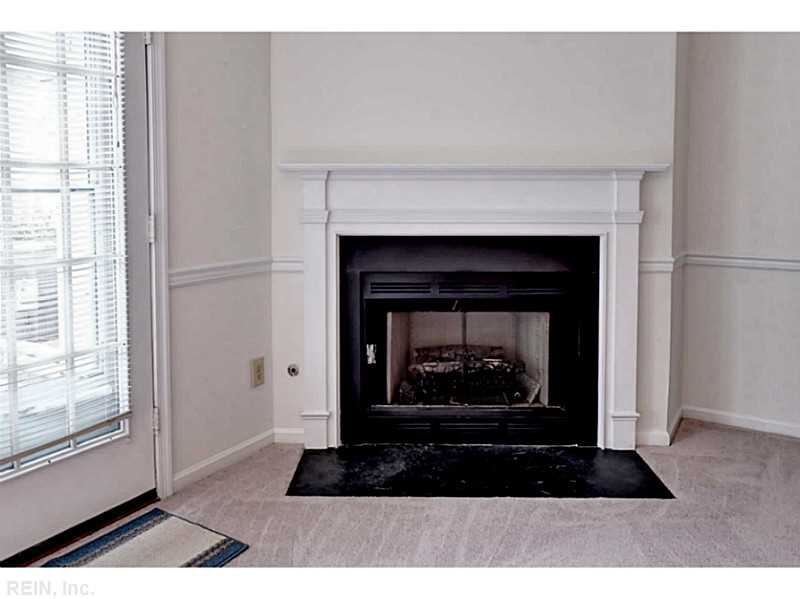 106 Thornrose Dr