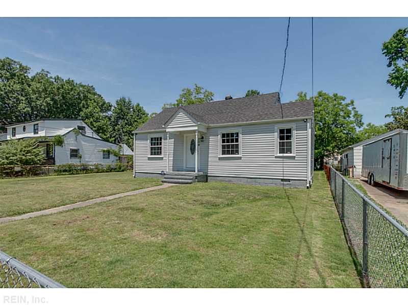 For Sale: 206 N Fairview Cir Portsmouth, VA 23702