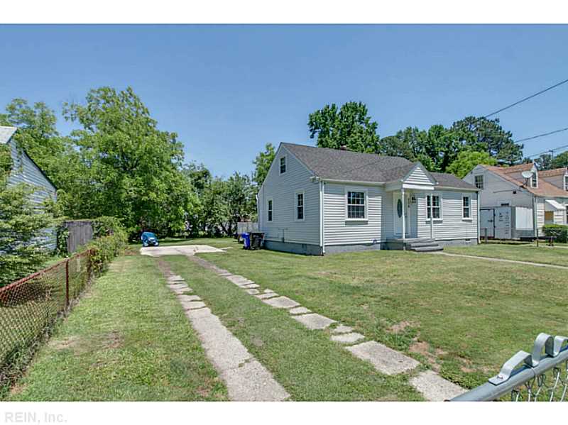 For Sale: 206 N Fairview Cir Portsmouth, VA 23702
