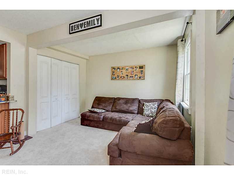 For Sale: 206 N Fairview Cir Portsmouth, VA 23702