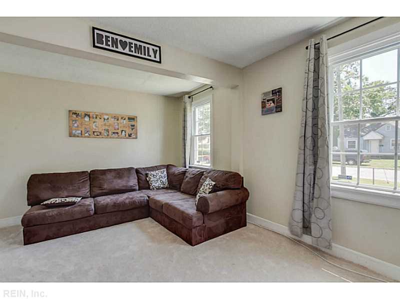 For Sale: 206 N Fairview Cir Portsmouth, VA 23702