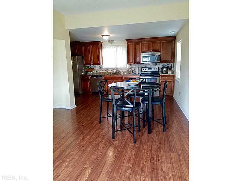 3853 E Peachtree Ln