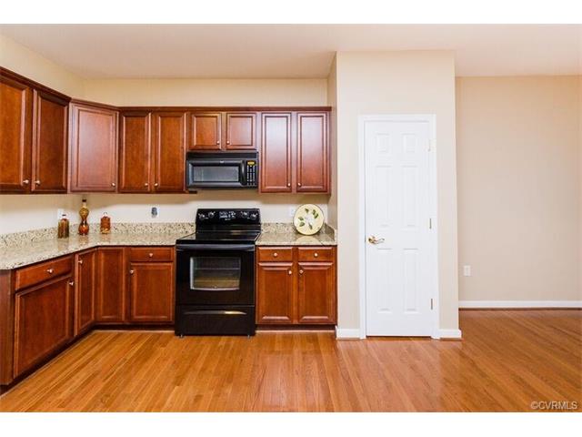 9225 Mission Hills Ln