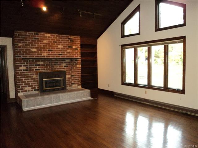 801 Lake Ridge Dr