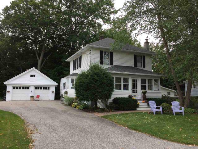 8 Robinson Ave