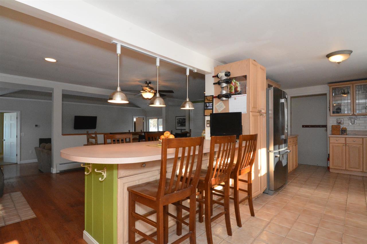 225 Bluebird Dr