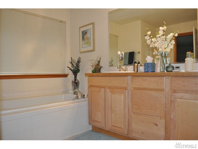 For Sale: 5703 49th St NW Auburn, WA 98001