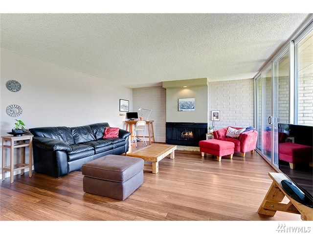 For Sale: 9909 NE 1st St #103 Bellevue, WA 98004