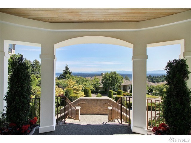 For Sale: 17233 SE 57th Pl Bellevue, WA 98006