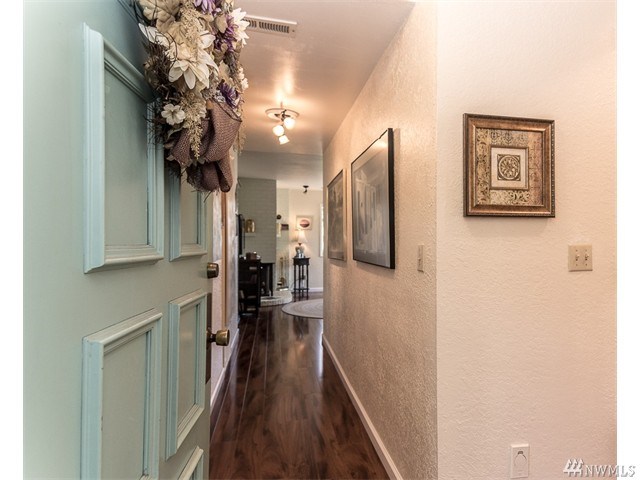 For Sale: 9517 NE 180th St #B202 Bothell, WA 98011