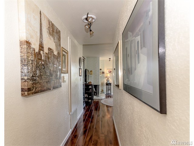 For Sale: 9517 NE 180th St #B202 Bothell, WA 98011