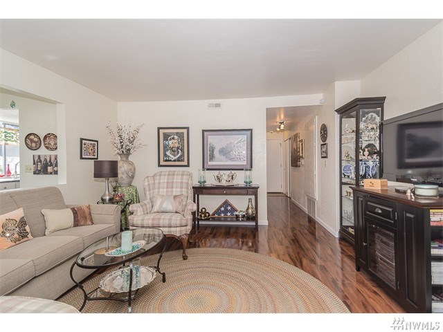 For Sale: 9517 NE 180th St #B202 Bothell, WA 98011
