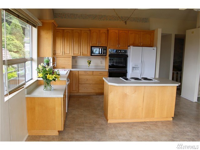 For Sale: 321 12th Ave N Edmonds, WA 98020