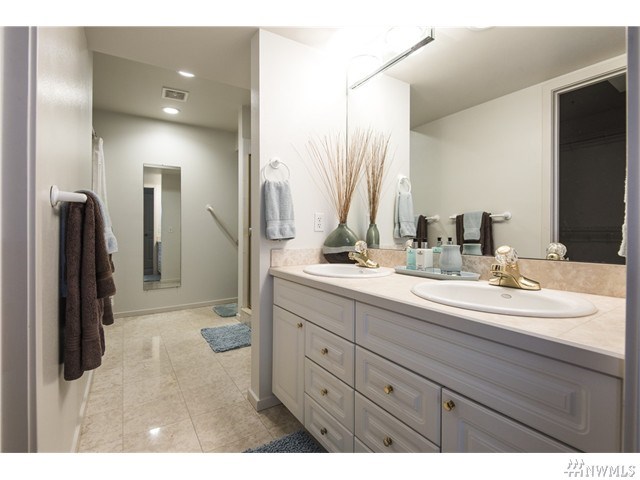 For Sale: 632 Bell St #102 Edmonds, WA 98020