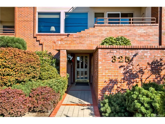 325 3rd Ave S #302